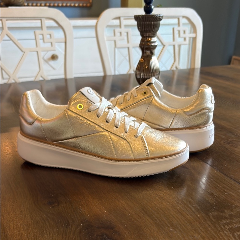 Cole Haan women’s grandpro topspin sneaker in quilted gold no box like new
